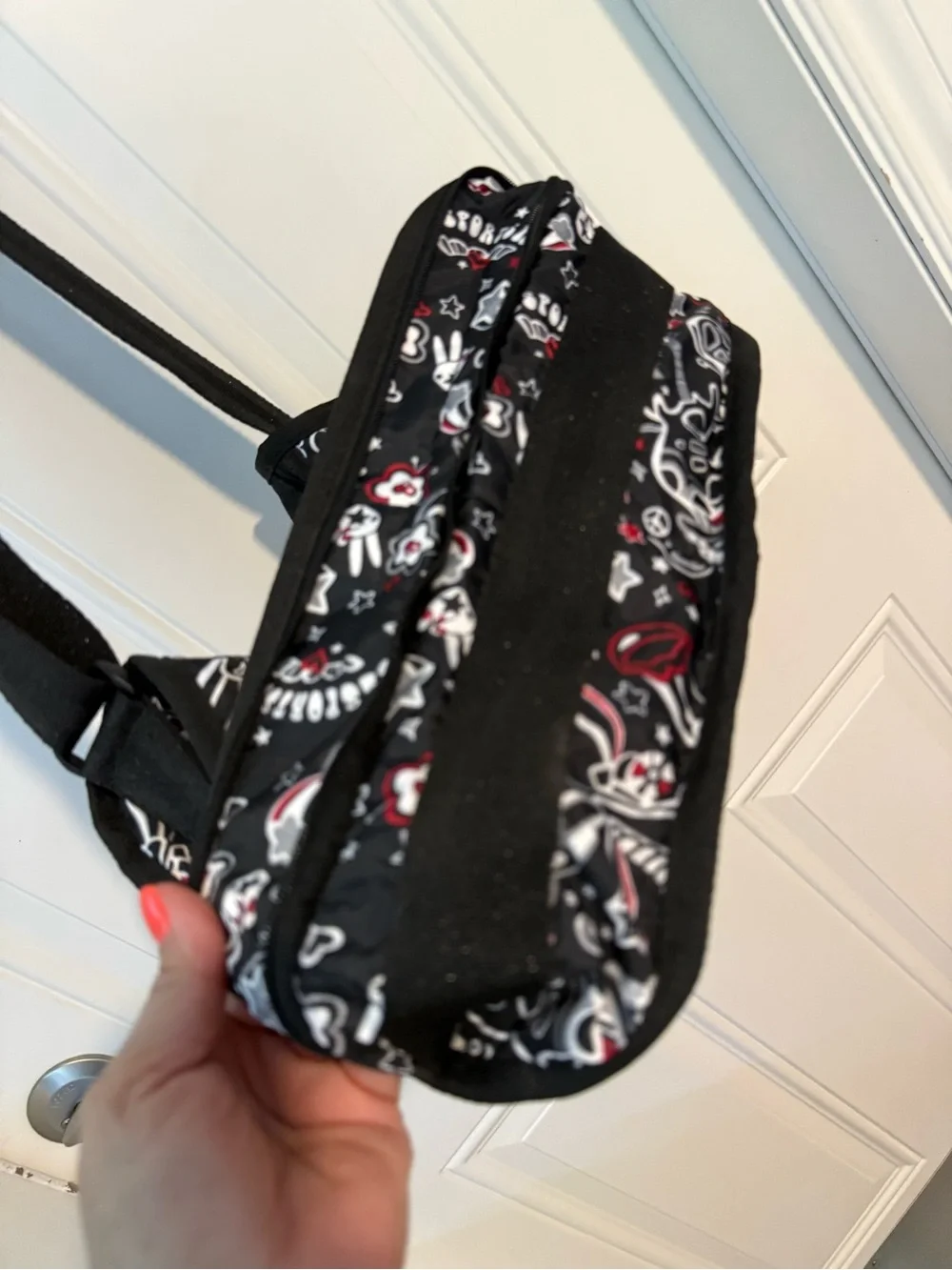 Lesportsac deluxe every day Black zip Bag with Red & White Graphic Print